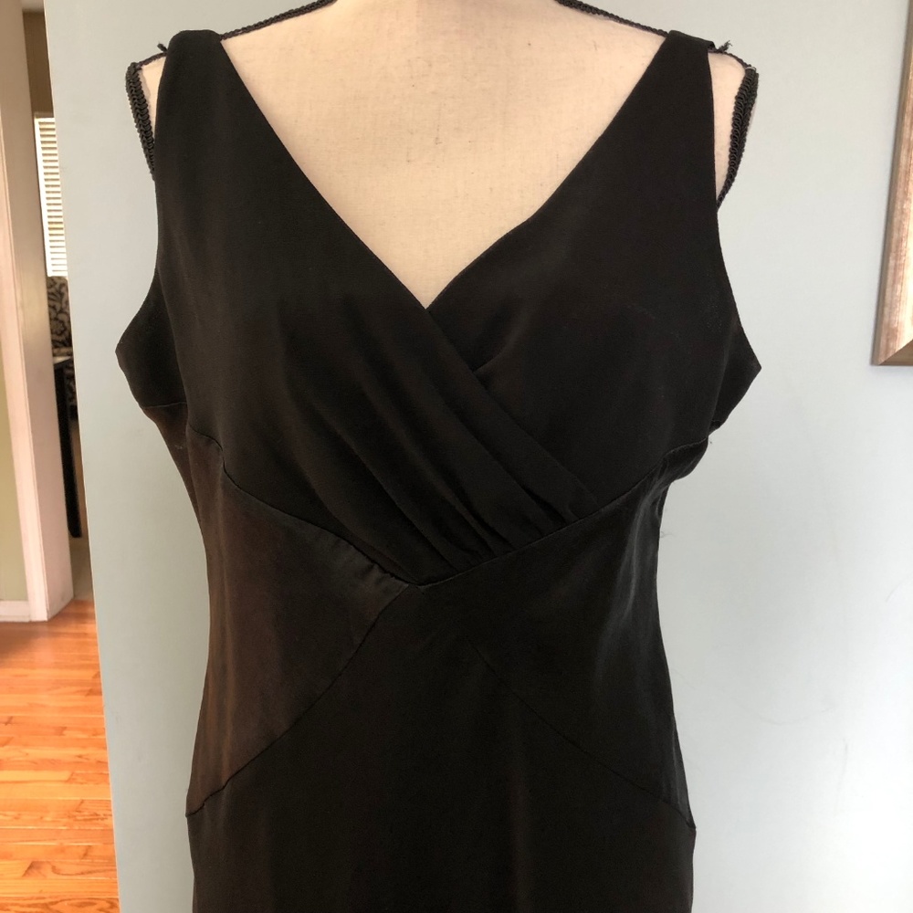 Figure Flattering Lbd - image 2